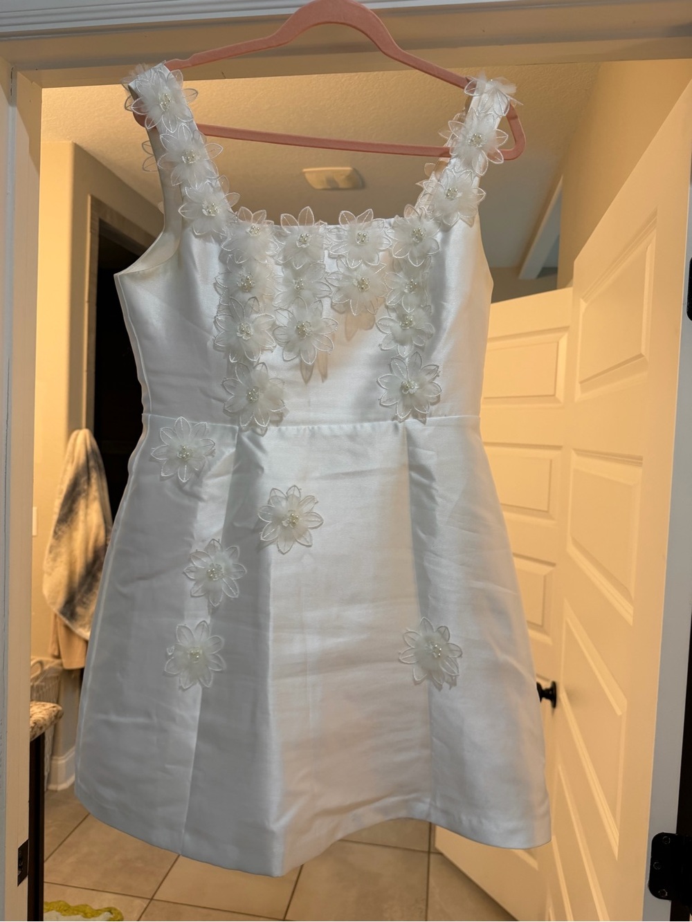 Elliatt White Floral Appliqué Midi Dress
